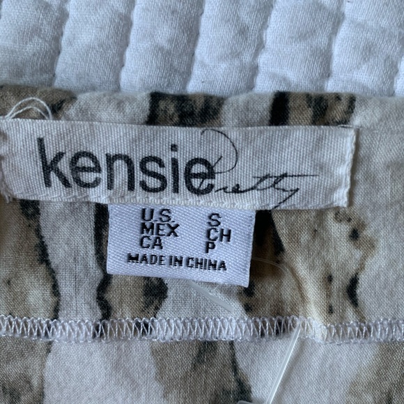 Kenzie tank top, front detail, adjustable straps. - Picture 5 of 7